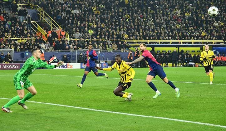 11.12.2024, xhbx, Fussball UEFA Champions League, Borussia Dortmund - FC Barcelona, Barca emspor, v.l.Marc-Andre ter Stegen (FC Barcelona), Serhou Guirassy (Borussia Dortmund), Inigo Martinez (FC Barcelona) (DFL DFB REGULATIONS PROHIBIT ANY USE OF PHOTOGRAPHS as IMAGE SEQUENCES and or QUASI-VIDEO) Dortmund