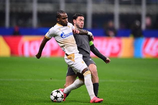 AC Milan v FK Crvena Zvezda - UEFA Champions League 2024 25 League Phase MD6 Milson of FK Crvena Zvezda and Davide Calabria of AC Milan battle for the ball during the UEFA Champions League match between AC Milan and FK Crvena Zvezda at Giuseppe Meazza in Milan, Italy, on December 11, 2024. Milan Italy  Copyright: xAndreaxDiodatox originalFilename:diodato-acmilanv241211_npaVp.jpg