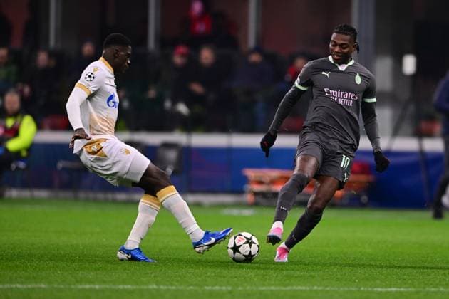 AC Milan v FK Crvena Zvezda - UEFA Champions League 2024 25 League Phase MD6 Nasser Djiga of FK Crvena Zvezda and Rafael Leao of AC Milan battle for the ball during the UEFA Champions League match between AC Milan and FK Crvena Zvezda at Giuseppe Meazza in Milan, Italy, on December 11, 2024. Milan Italy  Copyright: xAndreaxDiodatox originalFilename:diodato-acmilanv241211_npRJ6.jpg