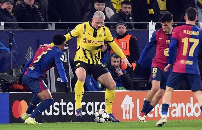 11.12.2024, xhbx, Fussball UEFA Champions League, Borussia Dortmund - FC Barcelona, Barca emspor, v.l. Inigo Martinez (FC Barcelona), Julian Ryerson (Borussia Dortmund), Pedri (FC Barcelona), Marc Casado (FC Barcelona) (DFL DFB REGULATIONS PROHIBIT ANY USE OF PHOTOGRAPHS as IMAGE SEQUENCES and or QUASI-VIDEO) Dortmund