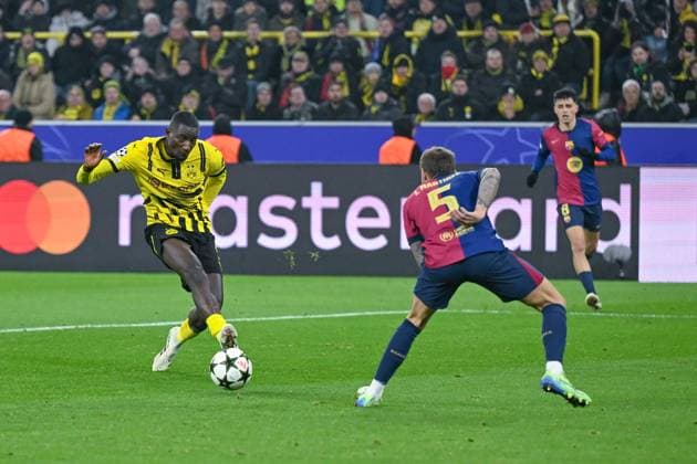 11.12.2024, Fussball, Champions League, 6. Spieltag, Saison 2024 2025, Borussia Dortmund - FC Barcelona, Barca Torchance Serhou Guirassy (Borussia Dortmund) gegen Inigo Martinez (FC Barcelona), xRHR-FOTO TKx Copyright: RHR-FOTOx RHR-FOTO TK