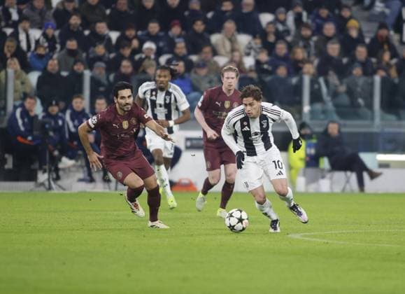 Kenan Yildiz of Juventus FC during the Uefa Champions League 2024 25, football match between Juventus FC and Manchester City, on 11 December 2024, at Allianz Stadium Turin Italy. Photo Nderim Kaceli  Copyright: xNderimxKaceli IPAxSportx xipa-agency.netx xx IPA_52322170 IPA_Agency_IPA52322170