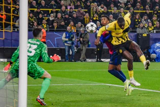 Strafraumszene Torchance von Serhou Guirassy (Dortmund 9) 11.12.2024 Fussball, Champions League, Borussia Dortmund vs FC Barcelona, Barca Signal Iduna Park, Dortmund, NRW Germany