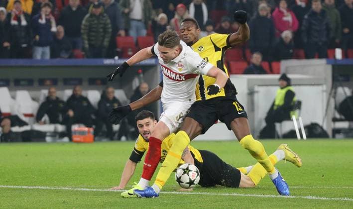 11.12.2024, Deutschland, Stuttgart, Fußball Champions League, VfB Stuttgart vs. Young Boys Bern, von links: Ermedin Demirovic ( VfB ) Ali Camara Mohamed ( Bern )