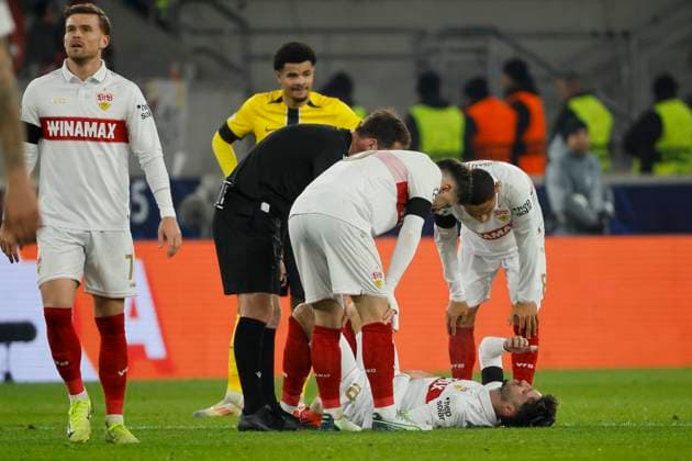 Atakan Karazor (VfB Stuttgart, 16) verletzt am Boden , Fussball, UEFA Champions League, 6. Spieltag, 2024 2025, VfB Stuttgart vs. Young Boys Bern, 11.12.2024, Arena Stuttgart, Stuttgart, Deutschland Stuttgart Arena Stuttgart Baden-Württemberg Deutschland Copyright: xGrantxHubbsx