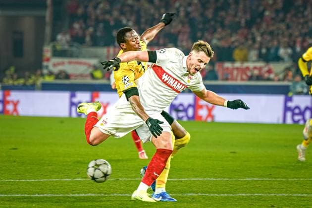 Fussball UEFA Champions League 2024 2025, 6. Spieltag - VfB Stuttgart vs. BSC Young Boys Bern YB - Stuttgart Arena: Zweikampf Ermedin Demirovic (VfB Stuttgart, 09) mit Mohamed Ali Camara (BSC Young Boys, 13) Copyright: xJOERANxSTEINSIEKx