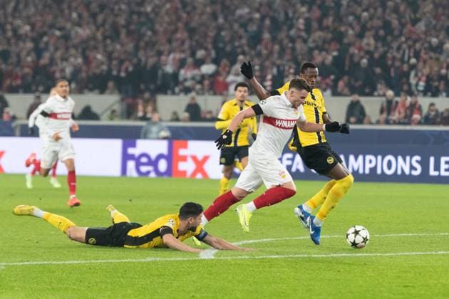 v.li. Loris Benito (BSC Young Boys Bern, 23), Ermedin Demirovic (VfB Stuttgart, 09), Mohamed Ali Camara (BSC Young Boys Bern, 13) GER, VfB Stuttgart vs. BSC Young Boys Bern, Fussball, Herren, UEFA Champions League, 6. Spieltag, Spielzeit 2024 2025, 11.12.2024, GER, VfB Stuttgart vs. BSC Young Boys Bern, Fussball, Herren, UEFA Champions League, 6. Spieltag, Spielzeit 2024 2025, 11.12.2024 Stuttgart Copyright: xEibner-Pressefoto WolfgangxFrankx EP_WFK