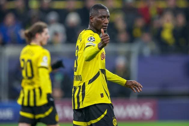 11.12.2024, UEFA Champions League, Borussia Dortmund - FC Barcelona, Barca 8. Spieltag, Signal Iduna Park, Saison 2024 2025: Serhou Guirassy (BVB 9) gestikulierend Daumen nach Oben Nordrhein-Westfalen Deutschland