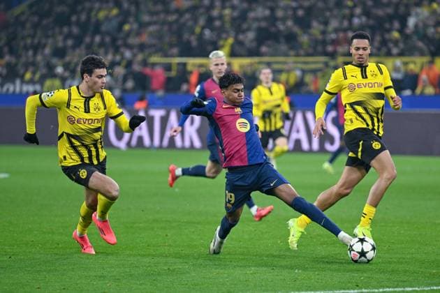 11.12.2024, Fussball, Champions League, 6. Spieltag, Saison 2024 2025, Borussia Dortmund - FC Barcelona, Barca (l-r), Gio Reyna (Borussia Dortmund), Lamine Yamal (FC Barcelona), Felix Nmecha (Borussia Dortmund) xRHR-FOTO TKx Copyright: RHR-FOTOx RHR-FOTO TK