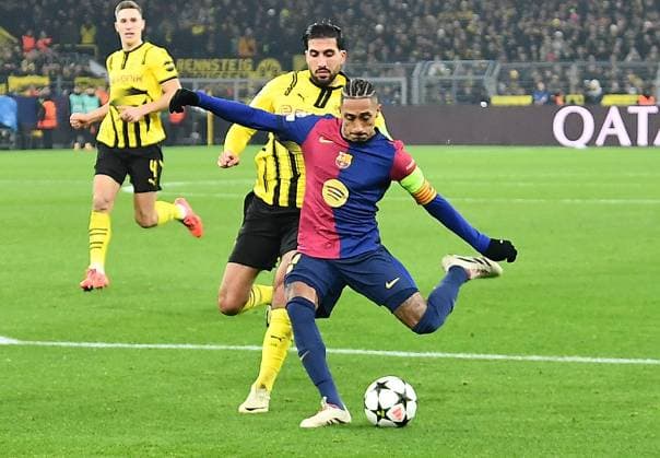 11.12.2024, xhbx, Fussball UEFA Champions League, Borussia Dortmund - FC Barcelona, Barca emspor, v.l. Goal scored, Tor zum 0:1 Emre Can (Borussia Dortmund), Raphinha (FC Barcelona) (DFL DFB REGULATIONS PROHIBIT ANY USE OF PHOTOGRAPHS as IMAGE SEQUENCES and or QUASI-VIDEO) Dortmund