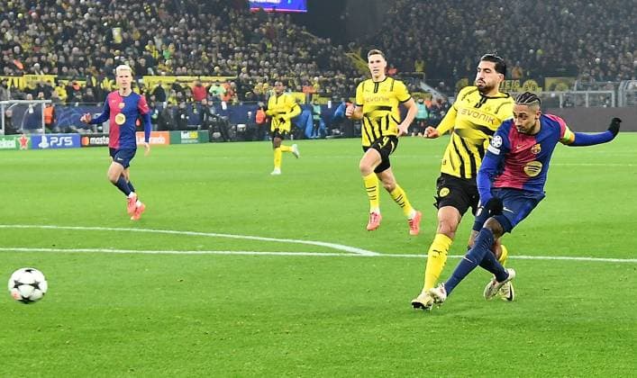 11.12.2024, xhbx, Fussball UEFA Champions League, Borussia Dortmund - FC Barcelona, Barca emspor, v.l. Goal scored, Tor zum 0:1 Emre Can (Borussia Dortmund), Raphinha (FC Barcelona) (DFL DFB REGULATIONS PROHIBIT ANY USE OF PHOTOGRAPHS as IMAGE SEQUENCES and or QUASI-VIDEO) Dortmund