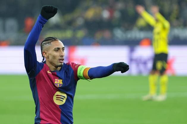 UEFA Champions League - Borussia Dortmund - FC Barcelona, Barca am 11.12.2024 im Signal Iduna Park in Dortmund Jubel, Torjubel, Torschuetze, Torschütze Raphinha (Barcelona 11) jubelt nach seinem Tor zum 0 zu 1