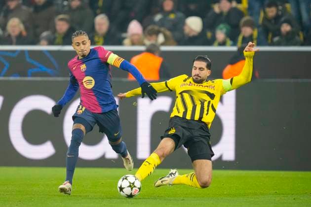 Raphinha FC Barcelona, Barca und Emre Can (Borussia Dortmund) battle for the ball during the UEFA Champions League 2024 25 League Phase MD6 match between Borussia Dortmund and FC Barcelona at Signal Iduna Park on December 11, 2024 in Dortmund, Germany. (Photo by Alex Gottschalk DeFodi Images) Defodi-001_BVBFCB20241211_156