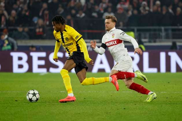 Alan Virginius (BSC Young Boys, 21) und Maximilian Mittelstädt, Mittelstadt (VfB Stuttgart, 07) im Laufduell , Fussball, UEFA Champions League, 6. Spieltag, 2024 2025, VfB Stuttgart vs. Young Boys Bern, 11.12.2024, Arena Stuttgart, Stuttgart, Deutschland Stuttgart Arena Stuttgart Baden-Württemberg Deutschland Copyright: xGrantxHubbsx