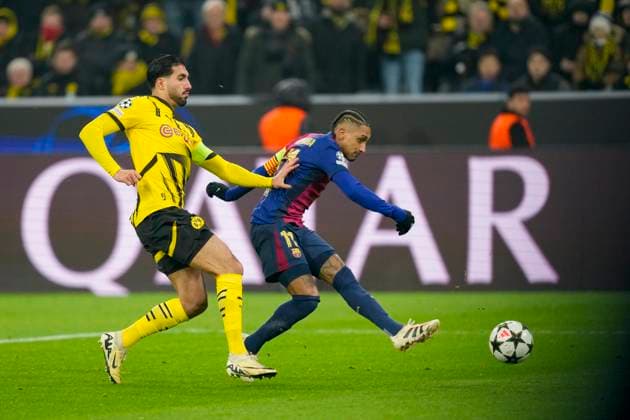 Emre Can (Borussia Dortmund) und Raphinha FC Barcelona, Barca battle for the ball during the UEFA Champions League 2024 25 League Phase MD6 match between Borussia Dortmund and FC Barcelona at Signal Iduna Park on December 11, 2024 in Dortmund, Germany. (Photo by Alex Gottschalk DeFodi Images) Defodi-001_BVBFCB20241211_157