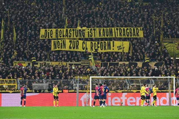 Plakat gegen die CL Reform, Borussia Dortmund vs. FC Barcelona, Barca , Fussball, Champions League, 6. Spieltag, 11.12.2024 Dortmund Nordrhein-Westfalen Deutschland