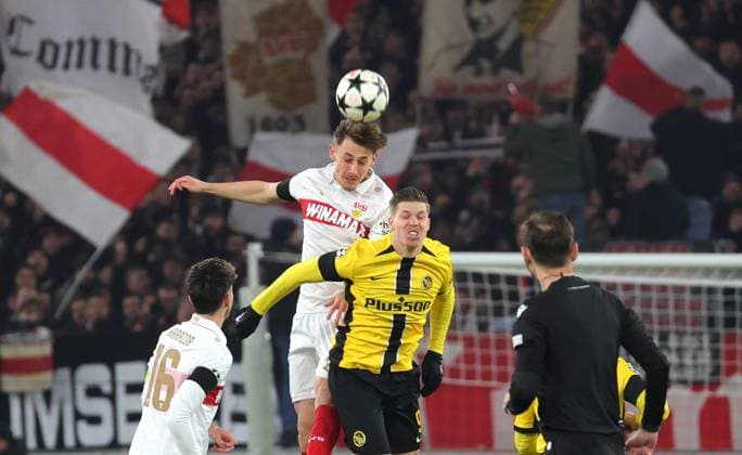 11.12.2024, Deutschland, Stuttgart, Fußball Champions League, VfB Stuttgart vs. Young Boys Bern, v.l. Anthony Rouault (VfB), Lukasz Lakomy (YB)