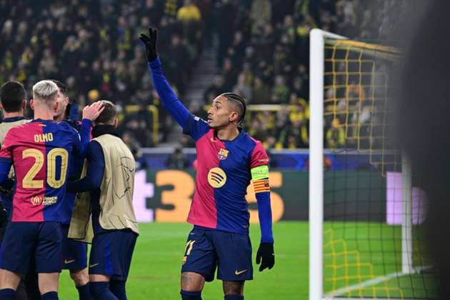 Torjubel zum 0:1 durch Raphinha 11 FC Barcelona, Barca , Borussia Dortmund vs. FC Barcelona , Fussball, Champions League, 6. Spieltag, 11.12.2024 Dortmund Nordrhein-Westfalen Deutschland