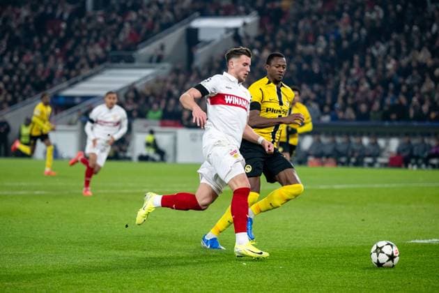 Ermedin Demirovic (VfB Stuttgart, 09) im Zweikampf mit Mohamed Ali Camara (YB Bern, 13), GER, VfB Stuttgart vs. BSC Young Boys Bern, Fussball, Herren, UEFA Champions League, 6. Spieltag, Spielzeit 2024 2025, 11.12.2024 GER, VfB Stuttgart vs. BSC Young Boys Bern, Fussball, Herren, UEFA Champions League, 6. Spieltag, Spielzeit 2024 2025, 11.12.2024 Stuttgart Copyright: xEibner-Pressefoto Memmlerx EP_MMR