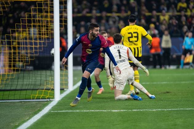 GER, Champions League, Borussia Dortmund vs FC Barcelona, Barca 11.12.2024, SIgnal Iduna Park, Dortmund, GER, Champions League, Borussia Dortmund vs FC Barcelona Im Bild: Torjubel Jubel ueber das Tor zum 1:2 durch Ferran Ferran Torres (FC Barcelona, 7)