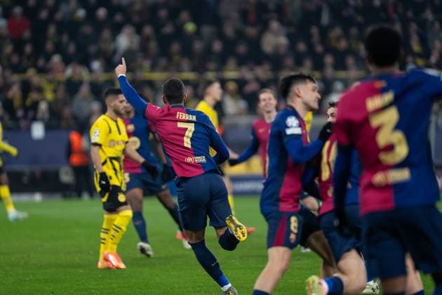 GER, Champions League, Borussia Dortmund vs FC Barcelona, Barca 11.12.2024, SIgnal Iduna Park, Dortmund, GER, Champions League, Borussia Dortmund vs FC Barcelona Im Bild: Torjubel Jubel ueber das Tor zum 1:2 durch Ferran Ferran Torres (FC Barcelona, 7)