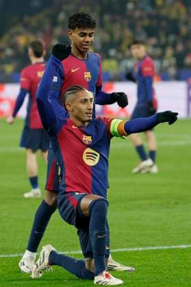Bild: v.l. Lamine Yamal FC Barcelona, Barca 19) und Torschuetze Raphinha (FC Barcelona, 11) Jubel nach dem Tor zum 1:0, jubelnd, bejubelt, jubelt, jubeln, emotionen 11.12.2024, Fussball, Champions League, Borussia Dormund - FC Barcelona, GER, Dortmund, Signal Iduna Park. Copyright: HMBxMedia xHeikoxBecker