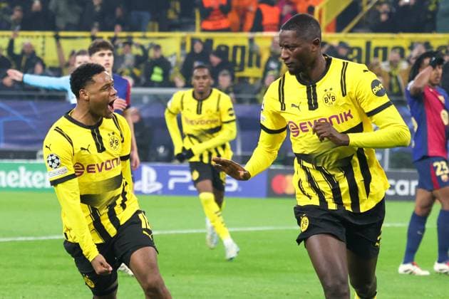 Dortmund, Deutschland 11. Dezember 2024: Champions League - 2024 2025 - Borussia Dortmund vs. FC Barcelona, Barca Im Bild: v.li. der Zweite Torschütze Serhou Guirassy (BVB) jubelt nach seinem Tor zum 1:1 mit Julien Duranville (BVB) Signal Iduna Park Nordrhein Westfalen Copyright: xFotostandx xFantinix