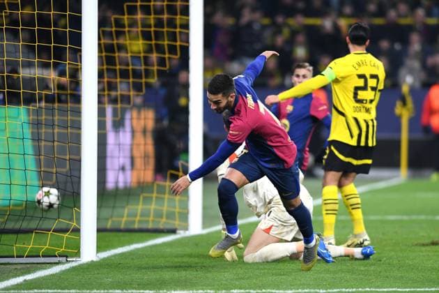 persons} Tor zum 1:2 waehrend des Spiels der UEFA Champions League 2024 25 Ligen-Phase 6. Spieltag zwischen Borussia Dortmund und FC Barcelona, Barca SIGNAL IDUNA PARK am 11. December 2024 in Dortmund, Deutschland. (Foto von Ralf Treese DeFodi Images) +++ Ferran Torres (FC Barcelona) scores his team™s second goal during the UEFA Champions League 2024 25 League Phase MD6 match between Borussia Dortmund and FC Barcelona at Signal Iduna Park on December 11, 2024 in Dortmund, Germany. Defodi-521_BVBFCB20241211_035