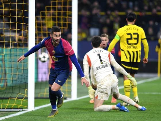 persons} Torjubel, jubelt nach seinem Treffer zum 1:2 waehrend des Spiels der UEFA Champions League 2024 25 Ligen-Phase 6. Spieltag zwischen Borussia Dortmund und FC Barcelona, Barca SIGNAL IDUNA PARK am 11. December 2024 in Dortmund, Deutschland. (Foto von Ralf Treese DeFodi Images) +++ Ferran Torres (FC Barcelona) celebrates after scoring his team™s second goal during the UEFA Champions League 2024 25 League Phase MD6 match between Borussia Dortmund and FC Barcelona at Signal Iduna Park on December 11, 2024 in Dortmund, Germany. Defodi-521_BVBFCB20241211_036