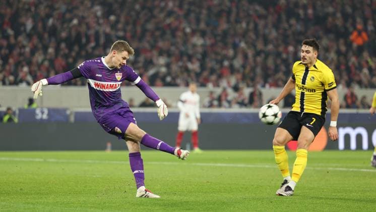 11.12.2024, Deutschland, Stuttgart, Fußball Champions League, VfB Stuttgart vs. Young Boys Bern, v.l. Alexander Nübel (VfB) Filip Ugrinic (Bern)