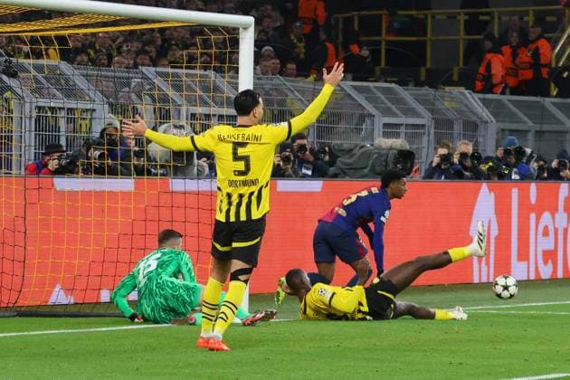 Dortmund, Deutschland 11. Dezember 2024: Champions League - 2024 2025 - Borussia Dortmund vs. FC Barcelona, Barca Im Bild: v.li. der Dritte Serhou Guirassy (BVB) erzielt beinahe ein Tor für Borussia Dortmund Signal Iduna Park Nordrhein Westfalen Copyright: xFotostandx xFantinix
