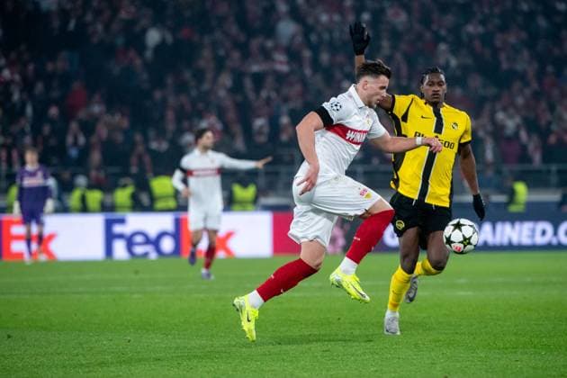 Ermedin Demirovic (VfB Stuttgart, 09) im Zweikampf mit Joel Monteiro (YB Bern, 77), GER, VfB Stuttgart vs. BSC Young Boys Bern, Fussball, Herren, UEFA Champions League, 6. Spieltag, Spielzeit 2024 2025, 11.12.2024 GER, VfB Stuttgart vs. BSC Young Boys Bern, Fussball, Herren, UEFA Champions League, 6. Spieltag, Spielzeit 2024 2025, 11.12.2024 Stuttgart Copyright: xEibner-Pressefoto Memmlerx EP_MMR