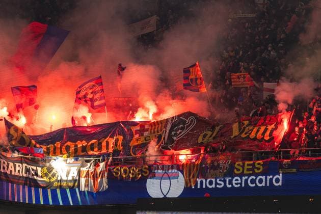 UEFA Champions League: Borussia Dortmund - Barcelona; 11.12.2024 Fans von Barcelona zünden Pyrotechnik UEFA Champions League: Borussia Dortmund - Barcelona; Signal Iduna Park, Dortmund; 11.12.2024 Copyright: xBEAUTIFULxSPORTS Buriakovx