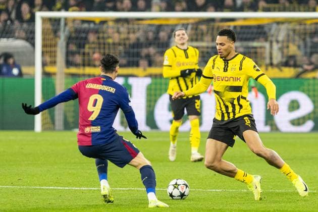 UEFA Champions League: Borussia Dortmund - Barcelona; 11.12.2024 Felix Nmecha (Borussia Dortmund, 8), Robert Lewandowski (Barcelona, 9) UEFA Champions League: Borussia Dortmund - Barcelona; Signal Iduna Park, Dortmund; 11.12.2024 Copyright: xBEAUTIFULxSPORTS Buriakovx