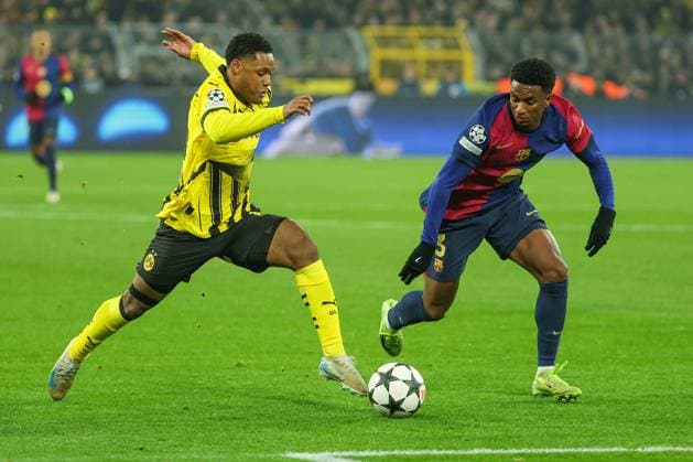 UEFA Champions League - Borussia Dortmund - FC Barcelona, Barca am 11.12.2024 im Signal Iduna Park in Dortmund Pascal Groß Gross (Dortmund 13) gegen Alejandro Balde (Barcelona 3)