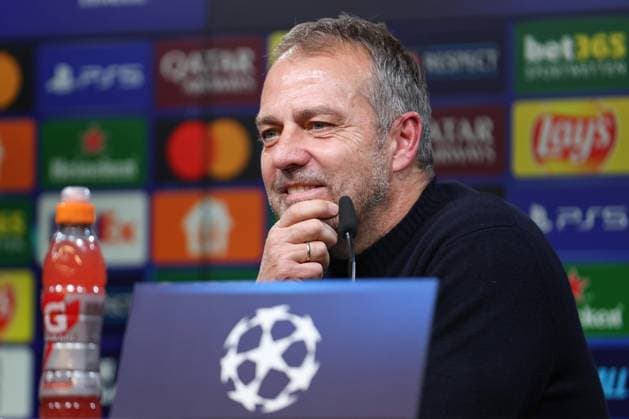 UEFA Champions League - Borussia Dortmund - FC Barcelona, Barca am 11.12.2024 im Signal Iduna Park in Dortmund Trainer Coach Hansi Flick (Barcelona) lacht lächelt auf der Pressekonferenz