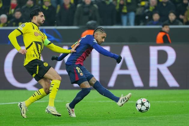 UEFA Champions League - Borussia Dortmund - FC Barcelona, Barca am 11.12.2024 im Signal Iduna Park in Dortmund Raphinha (Barcelona 11) erzielt das Tor zum 0 zu 1, Emre Can (Dortmund 23) kann nicht mehr eingreifen