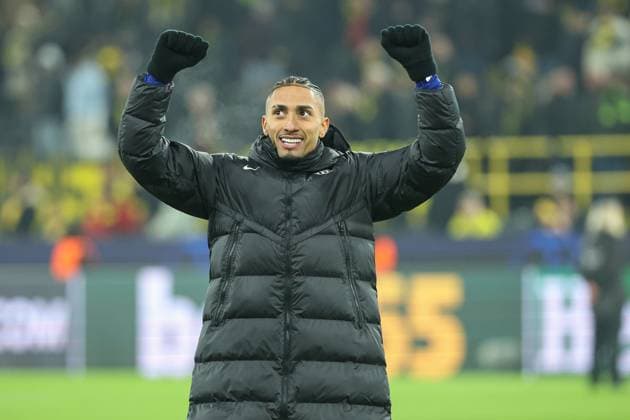 UEFA Champions League - Borussia Dortmund - FC Barcelona, Barca am 11.12.2024 im Signal Iduna Park in Dortmund Raphinha (Barcelona 11) jubelt und freut sich über den Sieg