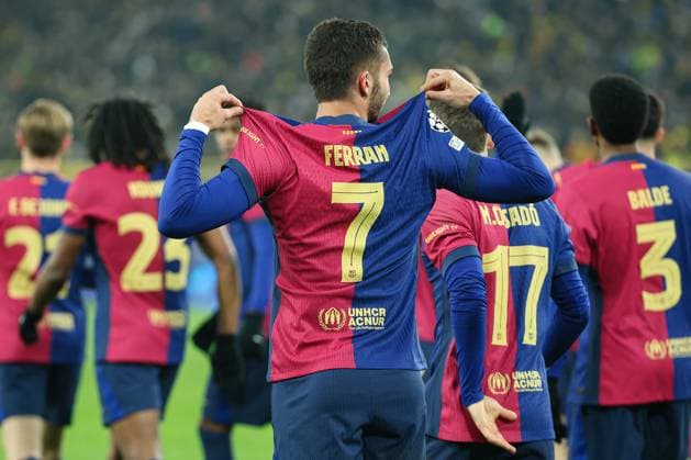 UEFA Champions League - Borussia Dortmund - FC Barcelona, Barca am 11.12.2024 im Signal Iduna Park in Dortmund Jubel, Torjubel, Torschuetze, Torschütze Ferran Torres (Barcelona 7) jubelt nach seinem Tor zum 1 zu 2