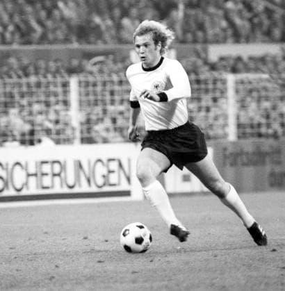 Freundschaftsspiel, Testspiel in Dortmund, Deutschland - Ungarn 5:0 17.04.1974 Uli Höneß in Aktion im Nationaltrikot, Freisteller *** Friendly match, test match in Dortmund, Germany Hungary 5 0 17 04 1974 Uli Höneß in action in the national jersey, free pose HM