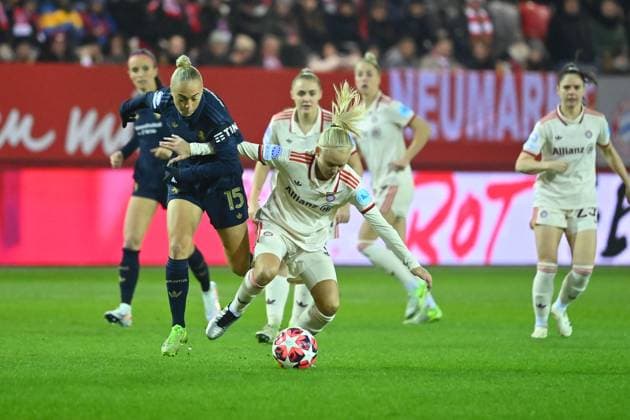 Pernile HARDER (FCB), Aktion,Zweikampf gegen Hanna Bennison (Juve). FC Bayern Muenchen -Juventus Turin Fussball Champions League der Frauen am 12.12.2024 FC BAYERN CAMPUS