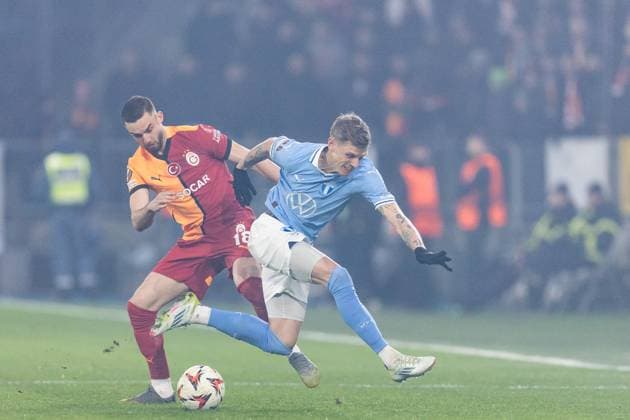 241212 Berkan Kutlu of Galatasaray and Soren Rieks of Malmö FF during the UEFA Europa League football match between Malmö FF and Galatasaray on December 12, 2024 in Malmö. Photo: Jonas Ljungdahl BILDBYRAN COP 144 PA0940 fotboll football soccer fotball uefa europa league europa league malmö ff galatasaray bbeng Copyright: JONASxLJUNGDAHL BB241212JO009