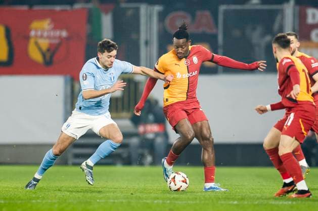 MALMÖ, SWEDEN 20241212 Malmo s Colin Rösler (left) and Galatasaray s Michy Batshuayi in action during the Europa League soccer match between Malmo FF and Galatasaray SK at Malmo New Stadium in Malmo, Sweden, on Dec. 12, 2024. MALMÖ SWEDEN x10600x
