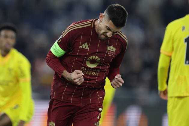 UEFA Europa League phase match day6 AS Roma vs Sporting Braga Roma™s Italian midfielder Lorenzo Pellegrini celebrates after scoring a goal during UEFA Europa League phase match day 6 match between AS Roma vs Sporting Braga at Olimpico stadium on December 12, 2024 in Rome, Italy. ABPH4753 Copyright: xAntonioxBalascox