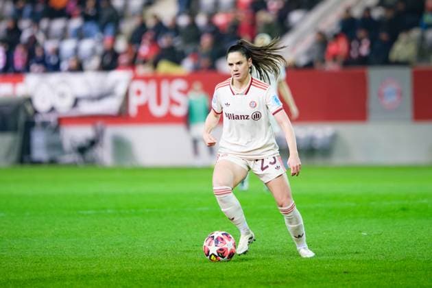 Sarah Zadrazil (25, FC Bayern München) beim Spiel FC Bayern München v Juventus Turin, Fußball, UEFA Women s Champions League 2024 2025, 5.Spieltag am 12.12.2024 in München, FC Bayern Campus. DFL and DFB regulations prohibit any use of photographs as image sequences and or quasi-video. Bayern Deutschland