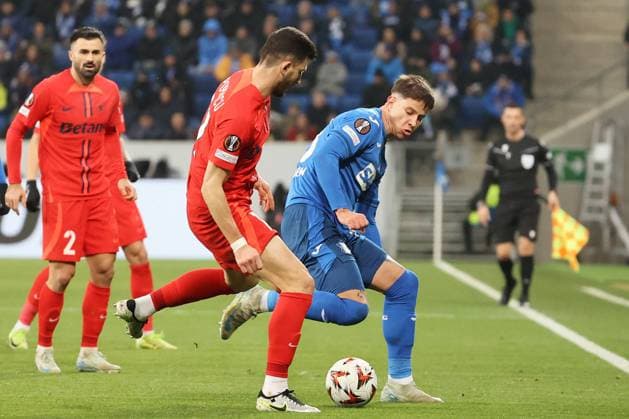 12.12.2024, xtvx, Fussball UEFA Europa League, TZweikampf, Duell, duel, tackle, compete Mihai Popescu (FC Steaua Bukarest) Adam Hlozek (TSG 1899 Hoffenheim)SG 1899 Hoffenheim - FCSB Bukarest emspor, v.l. (DFL DFB REGULATIONS PROHIBIT ANY USE OF PHOTOGRAPHS as IMAGE SEQUENCES and or QUASI-VIDEO) Sinsheim