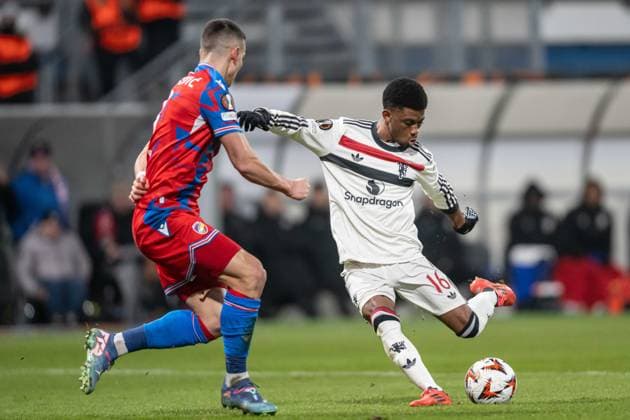 Amad Diallo shoots during UEFA Europa league match, Viktoria Pilsen - Manchester United, ManU , 12. november 2024, Doosan Arena, Pilsen, Czech republic Copyright: xMICHALxFAJT,ZOSPORTU.SKx DSC_5807