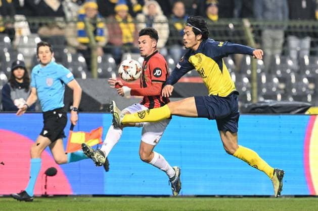 Nice s Tom Louchet and Union s Koki Machida fight for the ball during a soccer game between Belgian soccer team Royale Union Saint-Gilloise and French OGC Nice, on Thursday 12 December 2024 in Brussels, on day 6 8 of the League phase of the UEFA Europa League tournament. BRUNOxFAHY  x108099495x