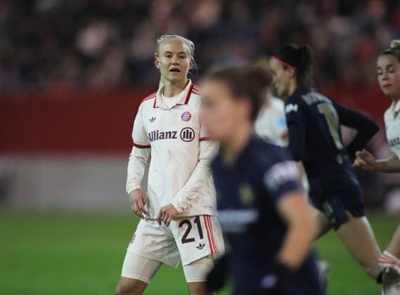 München, Deutschland, 12. Dezember 2024: Fussball, Frauen, Champions League, 5.Spieltag, Saison 2024 2025, FC Bayern München - Juventus Turin, Campus Pernille Harder (FC Bayern München) Kopf, Oberkörper, stehend