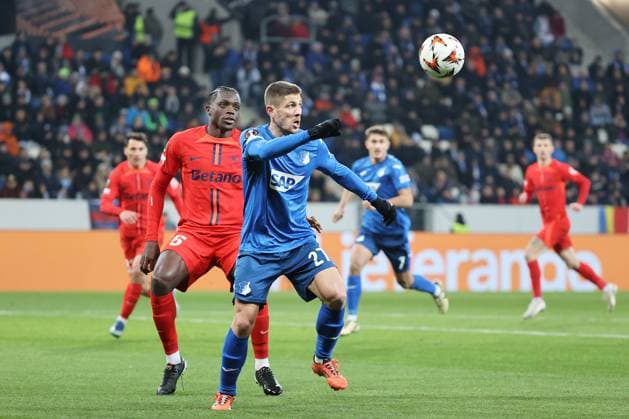 12.12.2024, xtvx, Fussball UEFA Europa League, TSG 1899 Hoffenheim - FCSB Bukarest emspor, v.l. Zweikampf, Duell, duel, tackle, compete Joyskim Dawa (FC Steaua Bukarest) Andrej Kramaric (TSG 1899 Hoffenheim) (DFL DFB REGULATIONS PROHIBIT ANY USE OF PHOTOGRAPHS as IMAGE SEQUENCES and or QUASI-VIDEO) Sinsheim